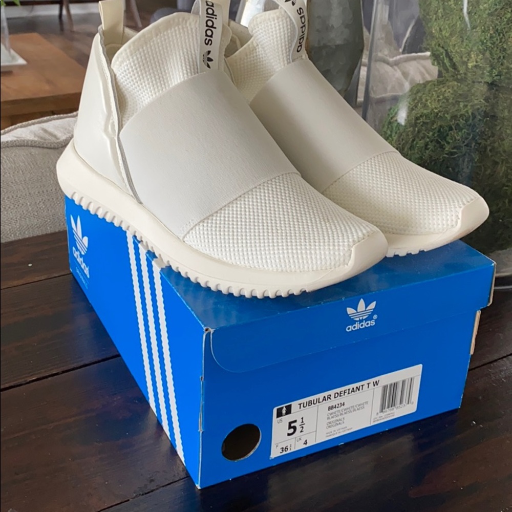 Adidas Tubular size 5.5